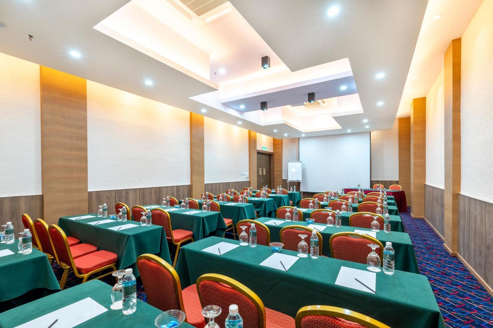 Arena Premier Hotel Seremban Exteriör bild